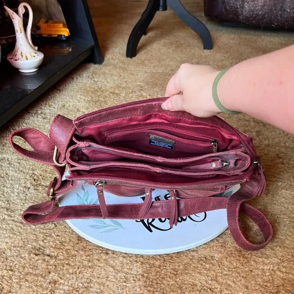 100% cow hide leather Great American leather works red crossbody handbag. - Picture 11 of 17